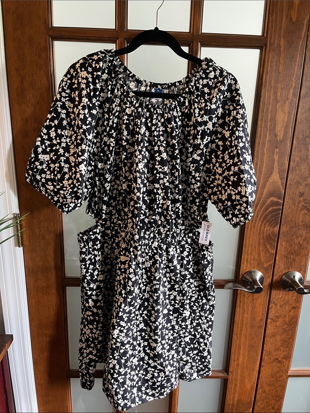 Old Navy Black & Cream Floral Puff Sleeve ladies Dress with side cut outs